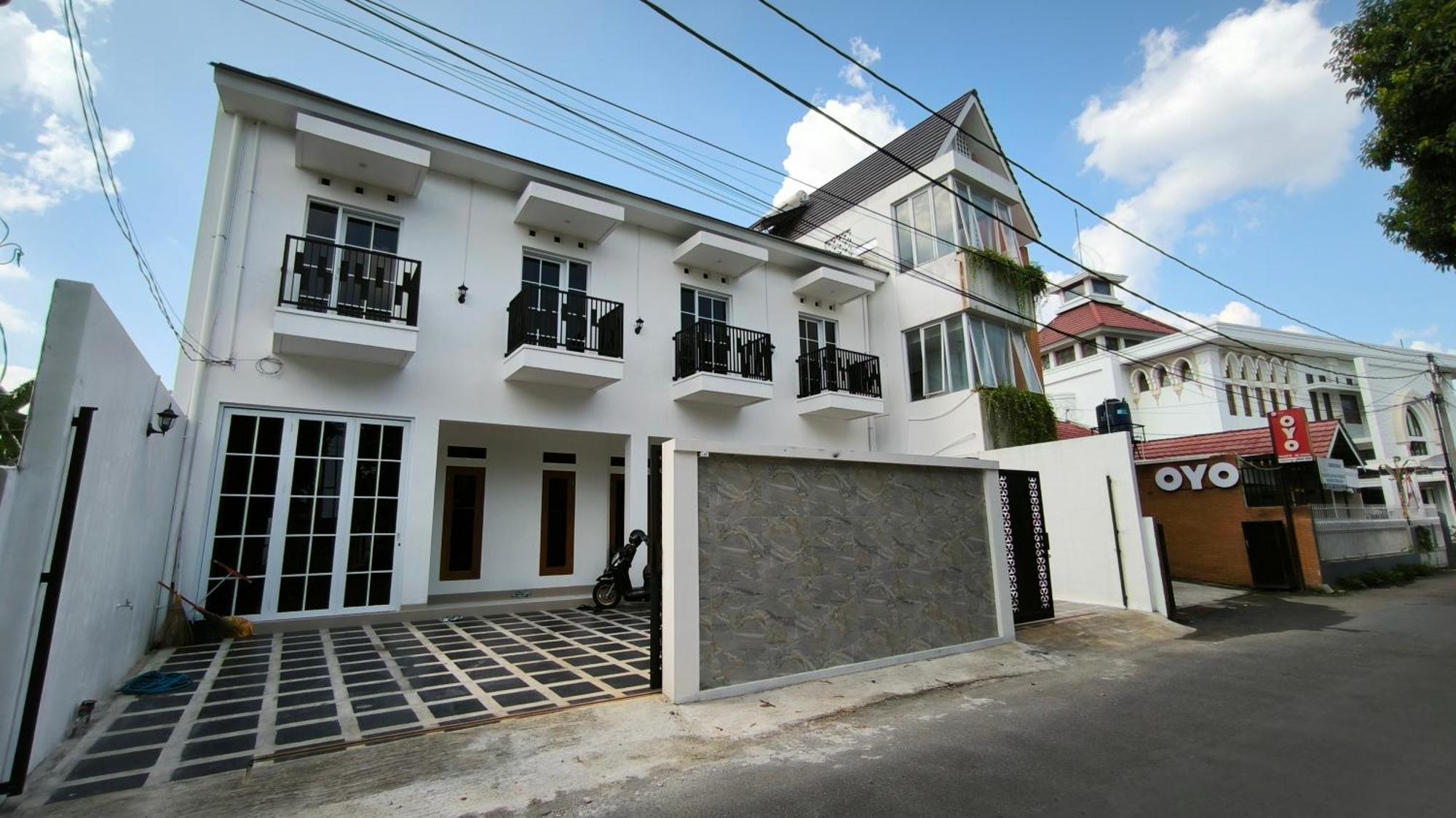 Hotel House Of Bedjo Powered By Cocotel 3*